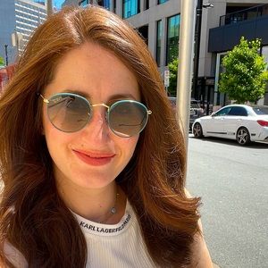 Meet your Posher, Amira